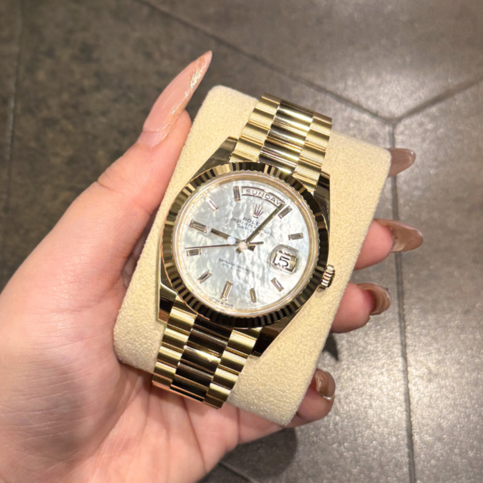 Day-Date 40 MOP with 10 Baguettes, Yellow gold, 228238A