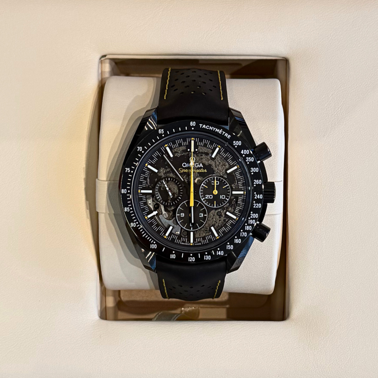 Speedmaster Dark Side of the Moon, 44.25mm, Black Ceramic on Rubber, 310.92.44.50.01.001