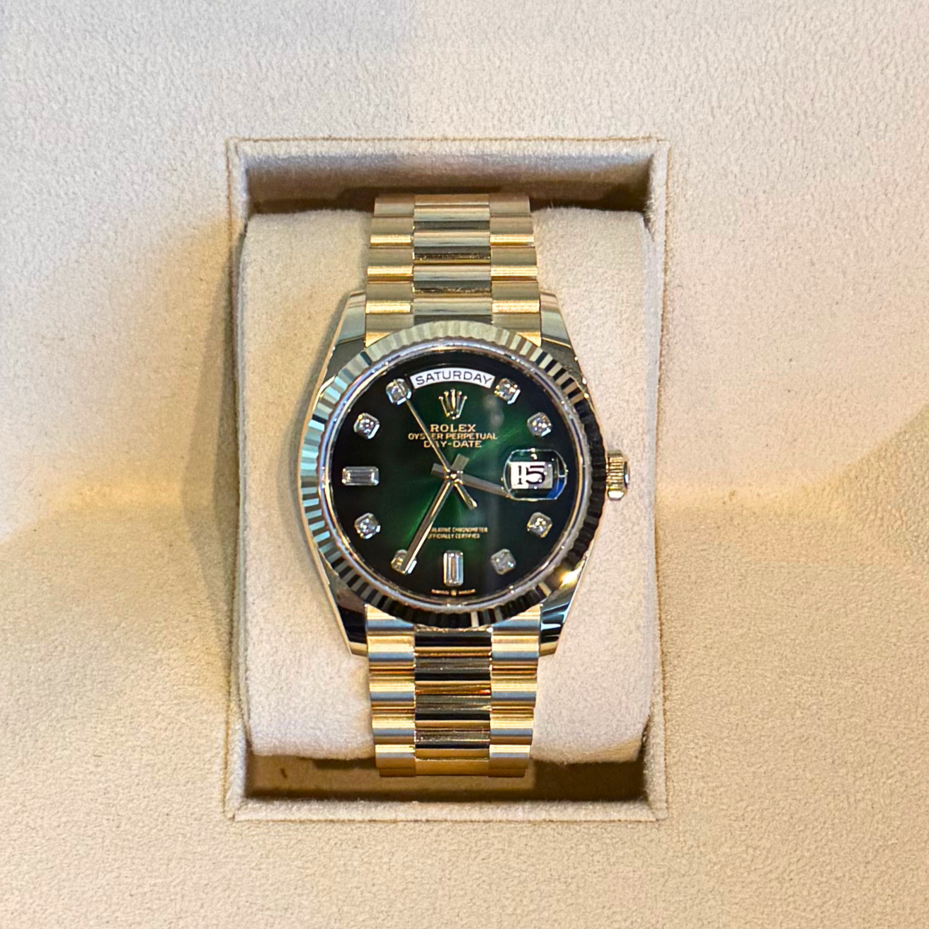 Day-Date 36 Green Ombré, Yellow gold with Diamond-set, 128238