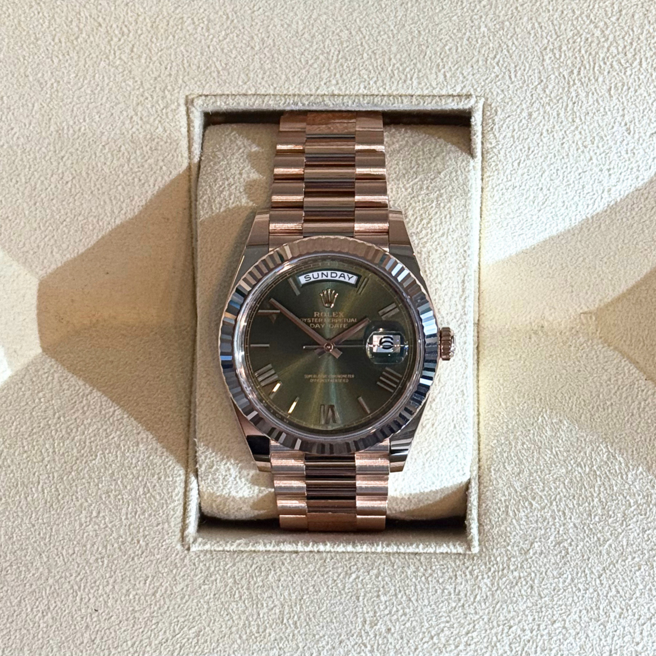 Day-Date 40 Olive Green, Everose gold, 228235