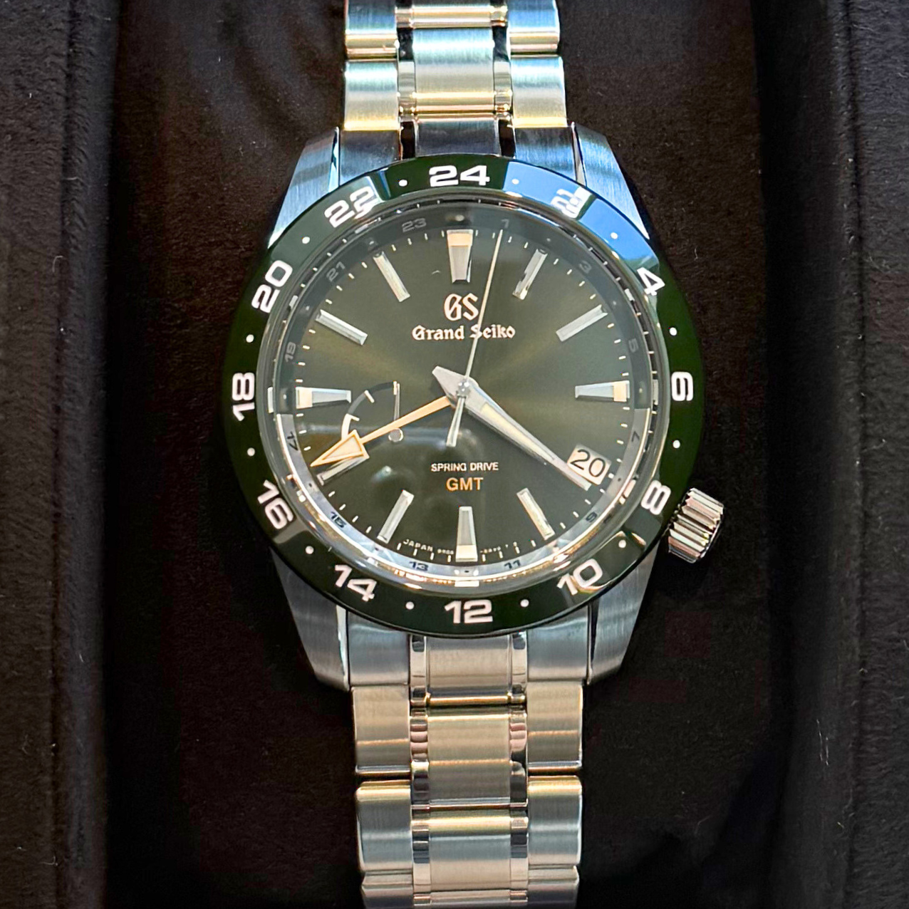 Spring Drive GMT Green, SBGE257