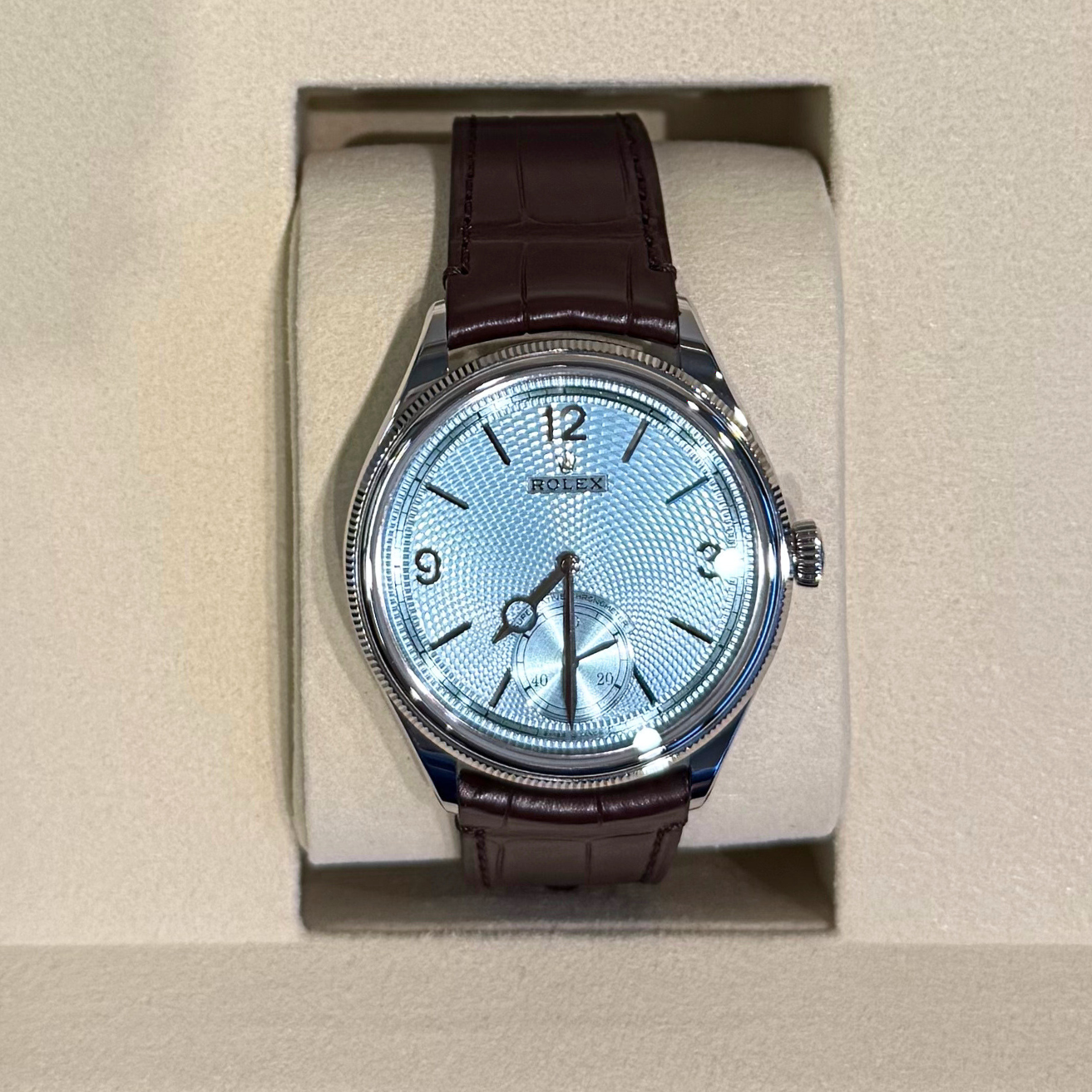 1908 39 Ice Blue, Platinum, 52506