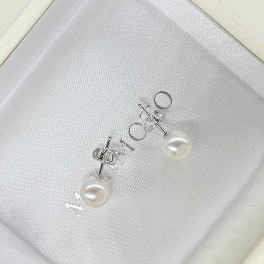 18KT White Gold Akoya Stud 7.5mm