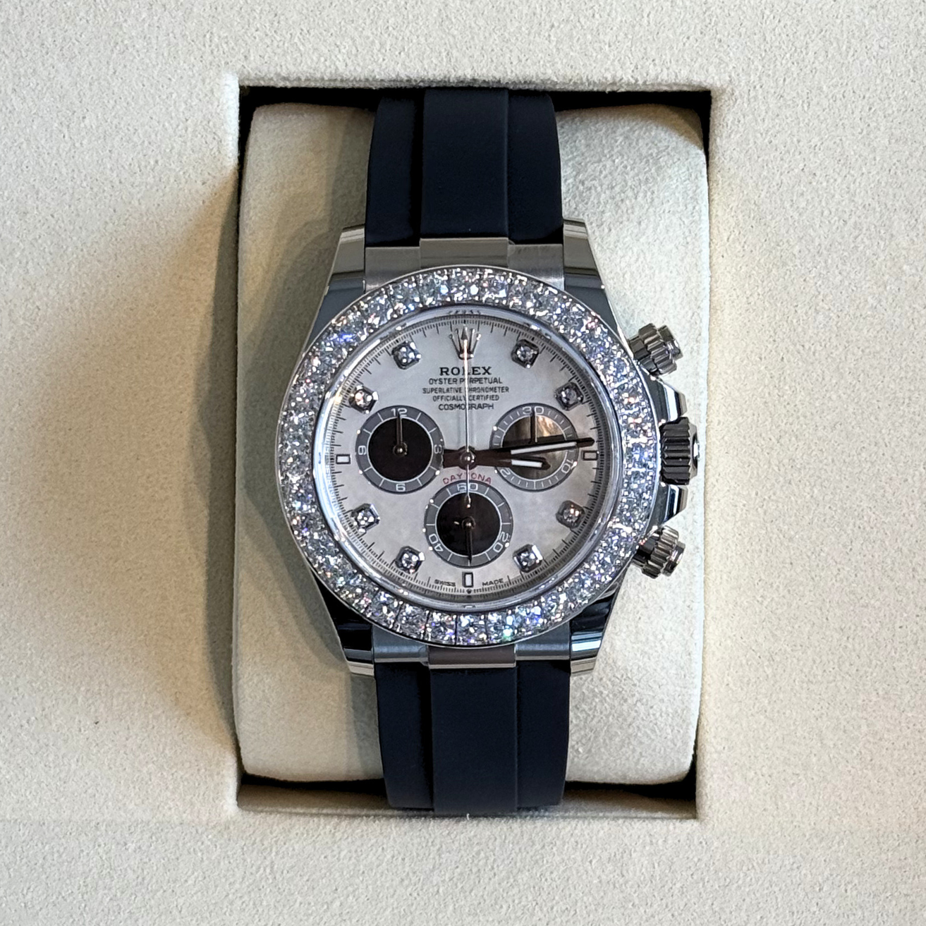 Cosmograph Daytona, Oysterflex and White gold and Diamonds, MOP Dial, 126589RBR