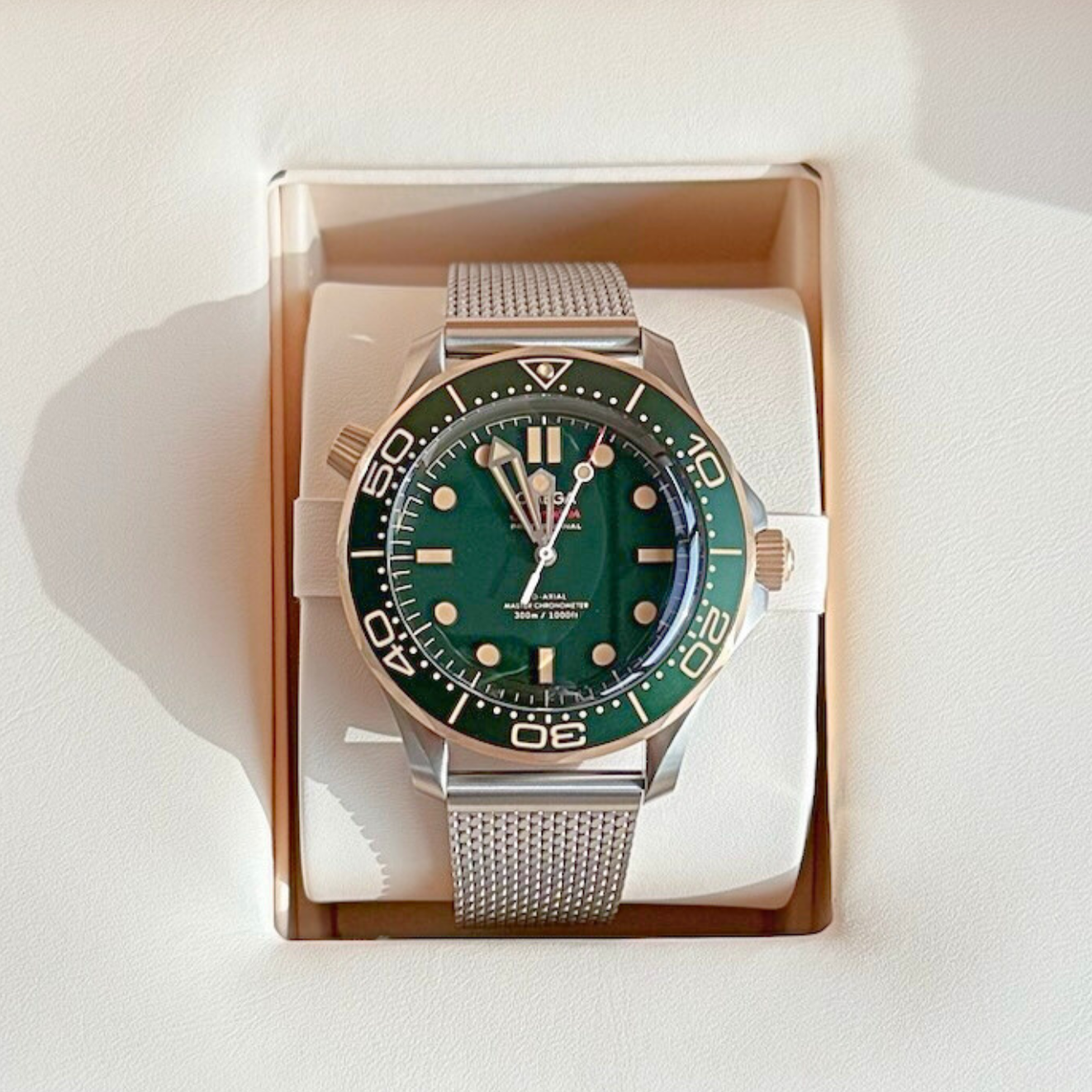 Seamaster Diver 300M 42 mm, Bronze gold on titanium, 210.90.42.20.10.001