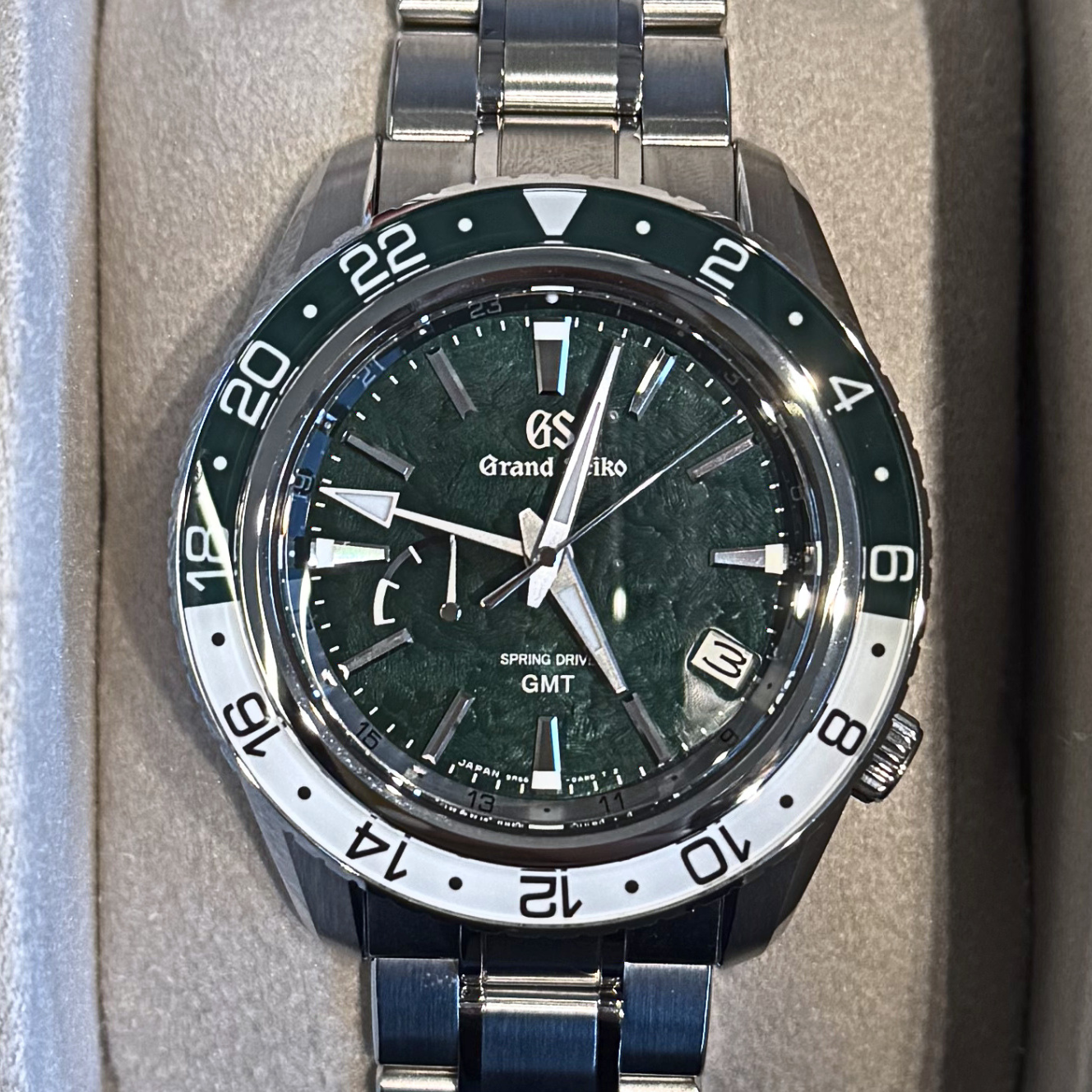 Sport Collection Spring Drive GMT Deep Green, SBGE295