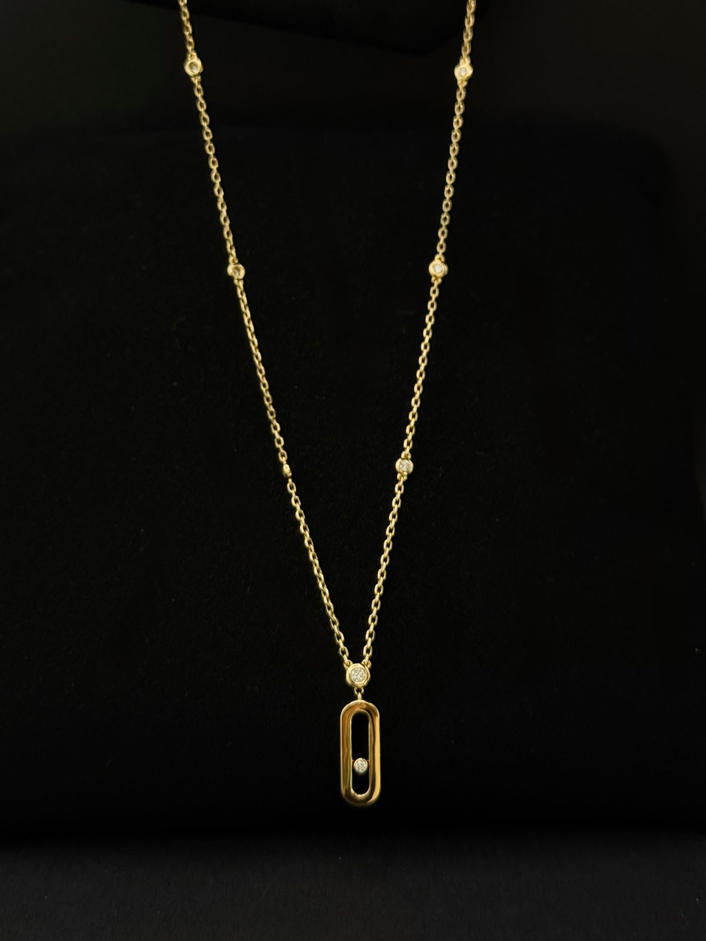 Move Uno Pendant Necklace, Yellow Gold & Diamonds, Small Model