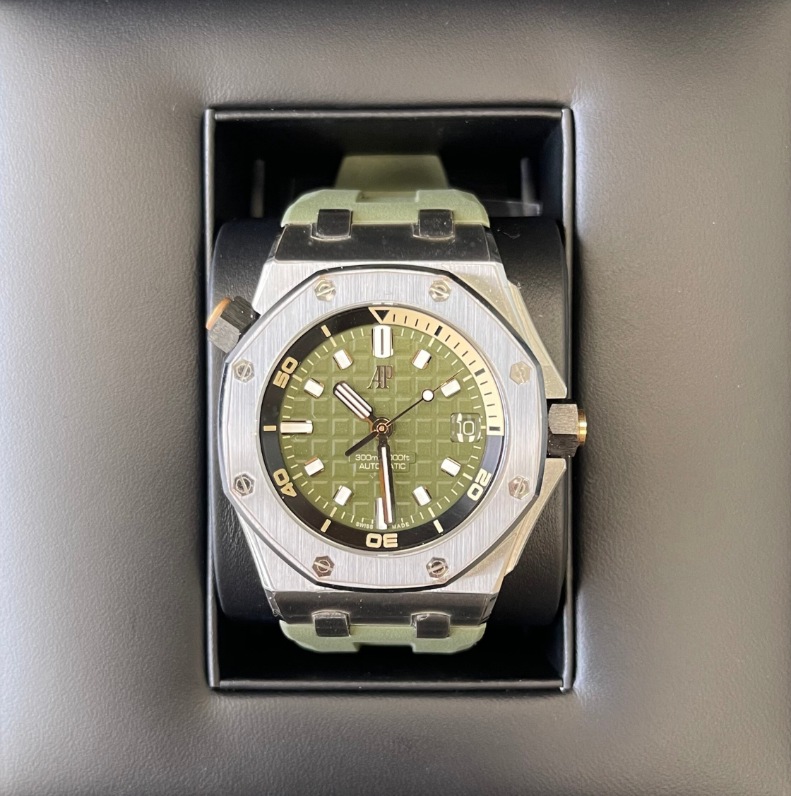 Royal Oak Offshore Diver Khaki, Stainless steel, 15720ST