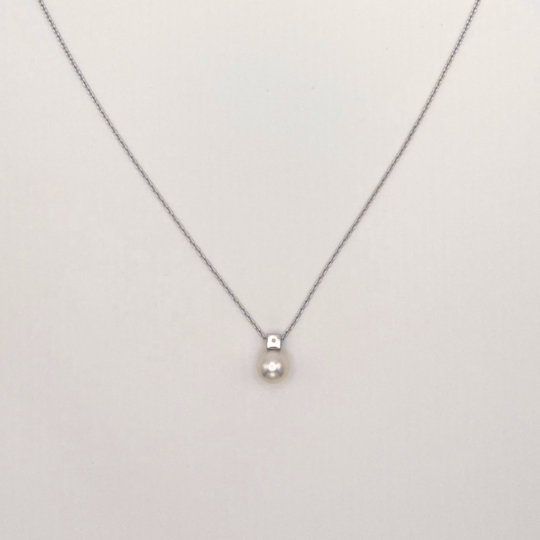 18K White Gold Pearl Necklace