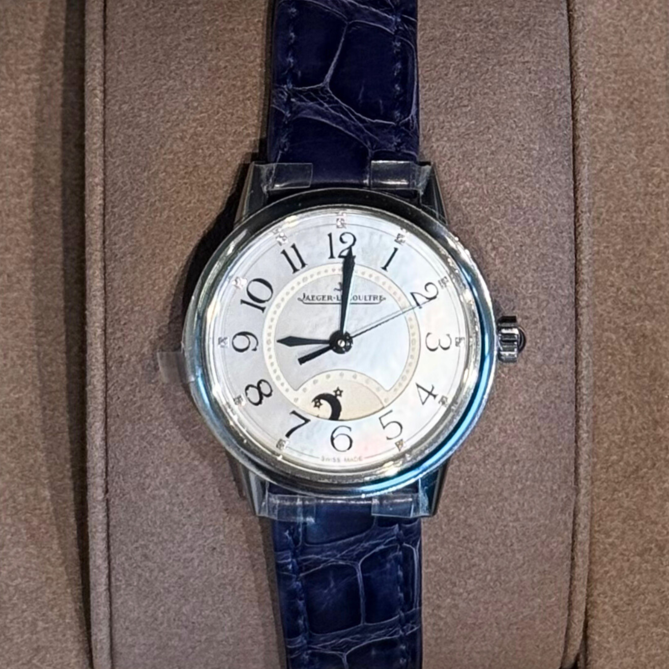 Rendez-Vous Classic Night & Day, 34 mm, Stainless Steel and blue strap, Q3468410