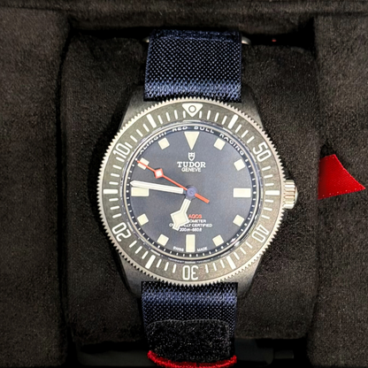 Pelagos FXD 42mm Alinghi Red Bull, M25707KN-0001