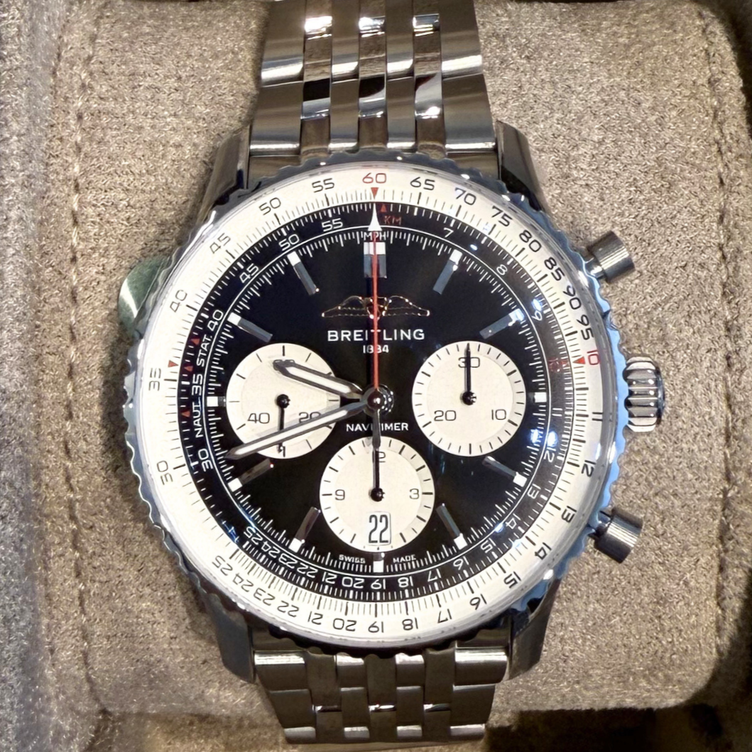 Navitimer B01 Chronograph 43, AB0138211B1A1