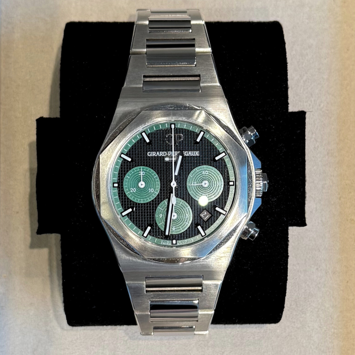 Laureato Chronograph Green, 81020-11-3254-1GM