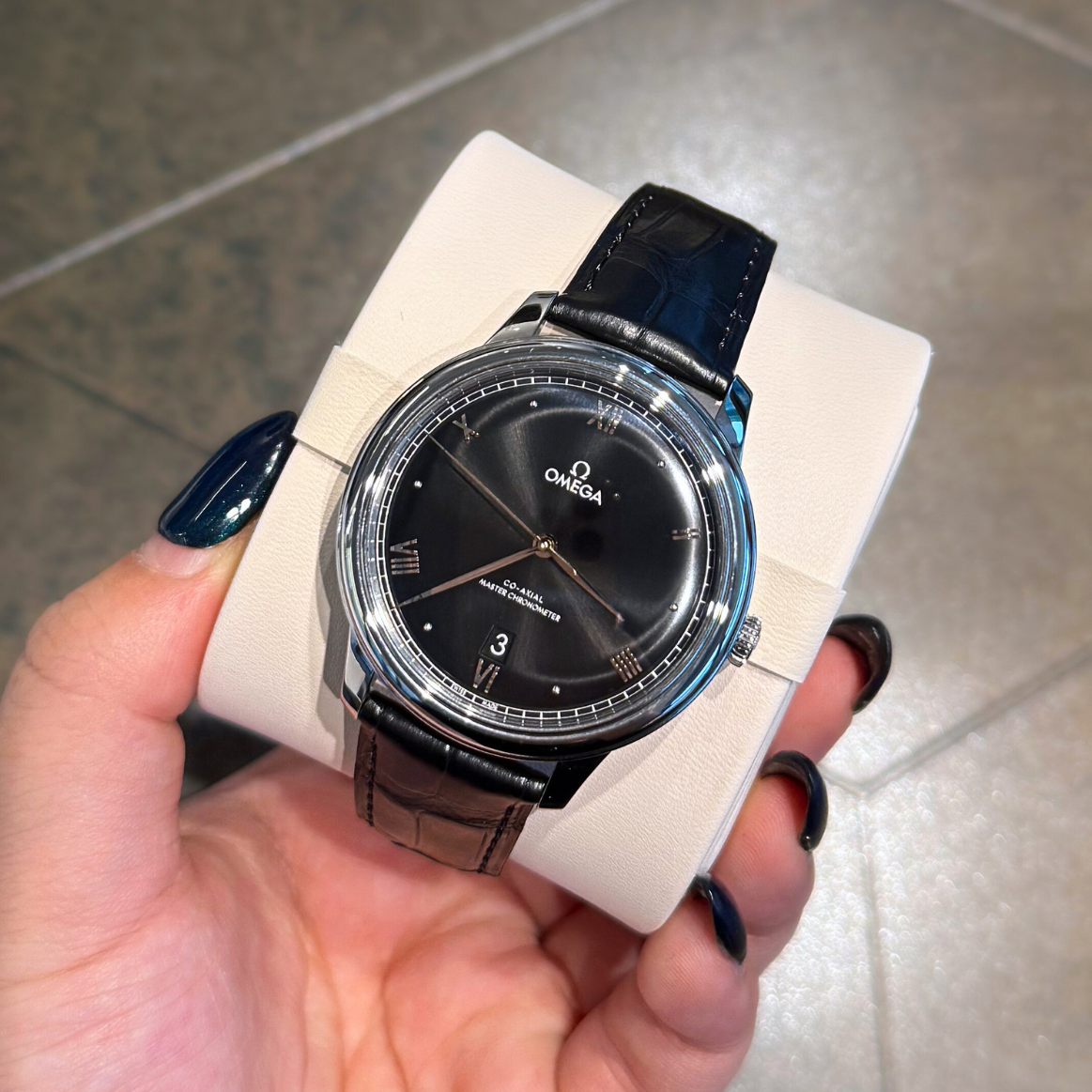 De Ville Prestige 40mm, Steel on leather strap, 434.13.40.20.01.001