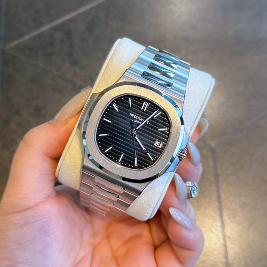 Nautilus Blue with black-gradient rim, White Gold, 5811/1G-001