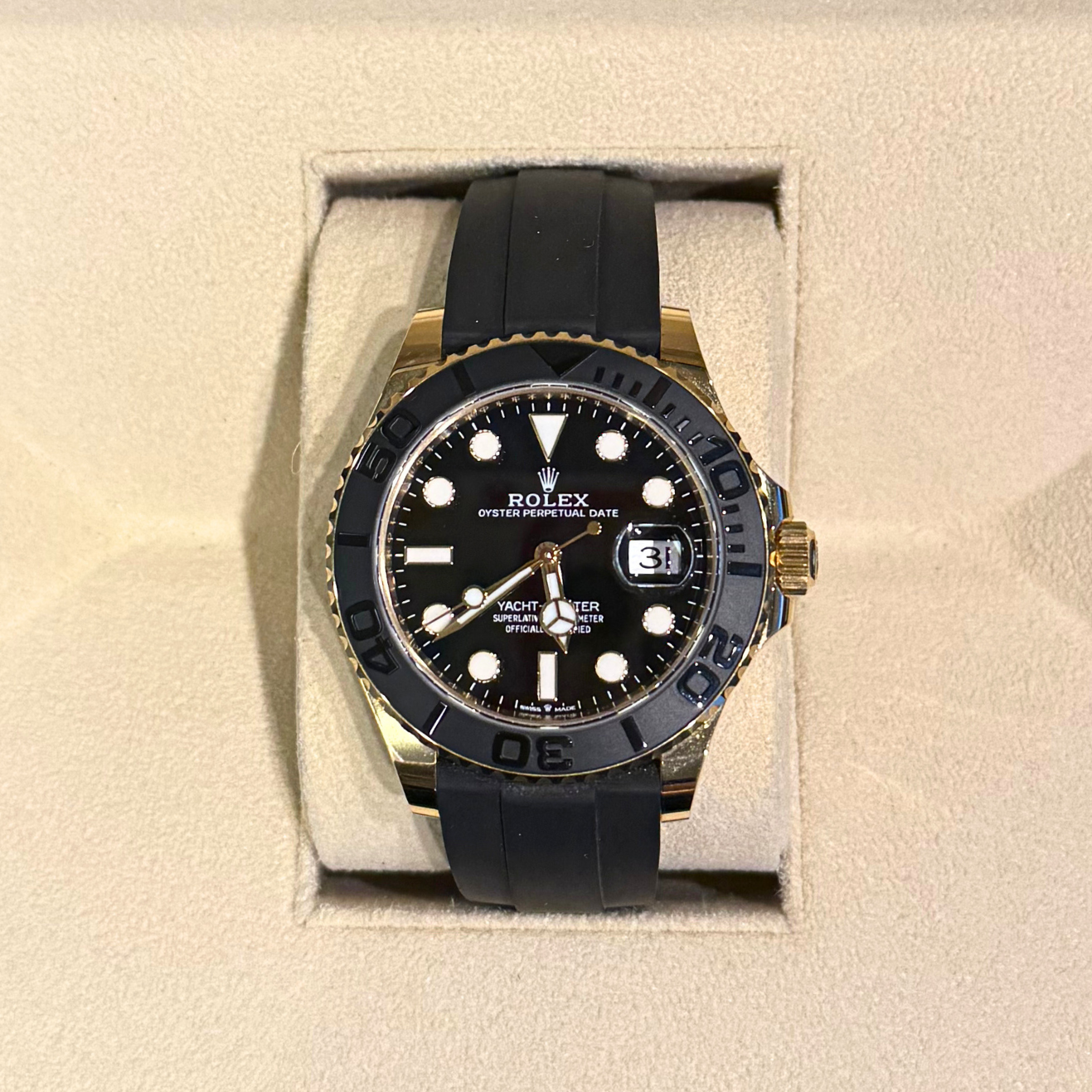 Yacht-Master 42 Oysterflex Black, Yellow gold, 226658
