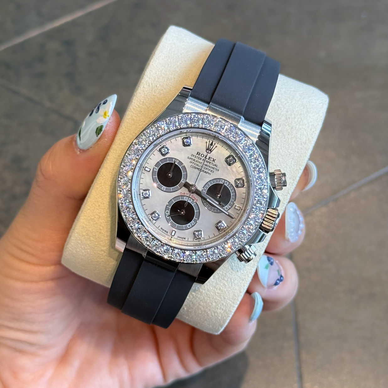 Cosmograph Daytona, Oysterflex and White gold and Diamonds, MOP Dial, 126589RBR
