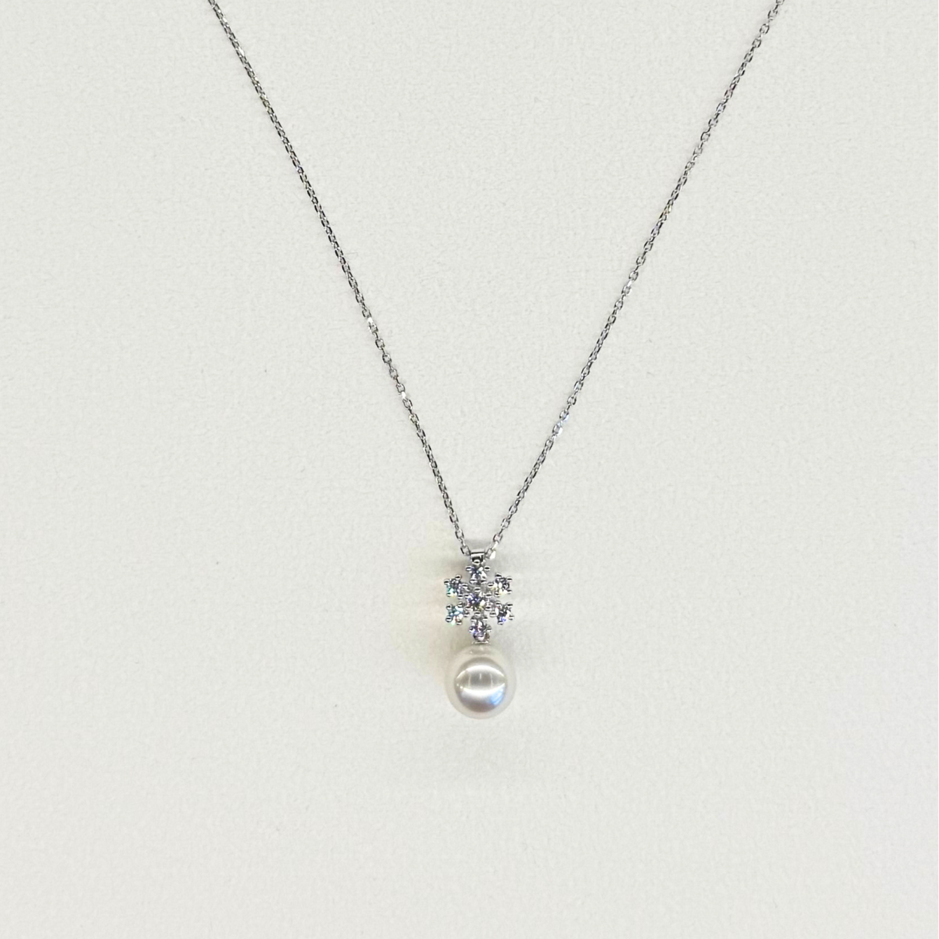 18K White Gold Akoya A+ 7.75mm with 0.13ct Diamond Pendant Necklace