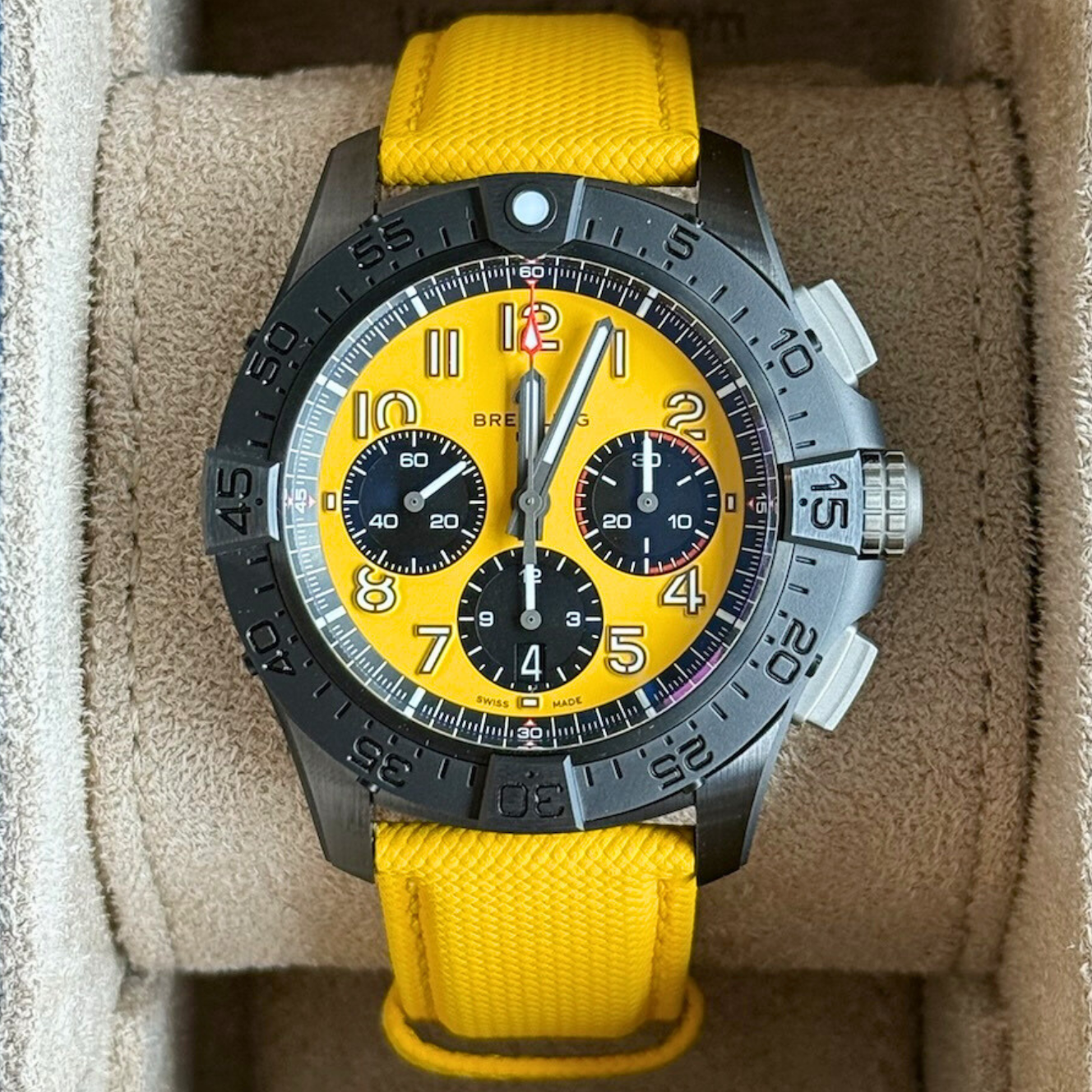 Night Mission Avenger B01 Chronograph 44 Yellow, SB0147101I1X1