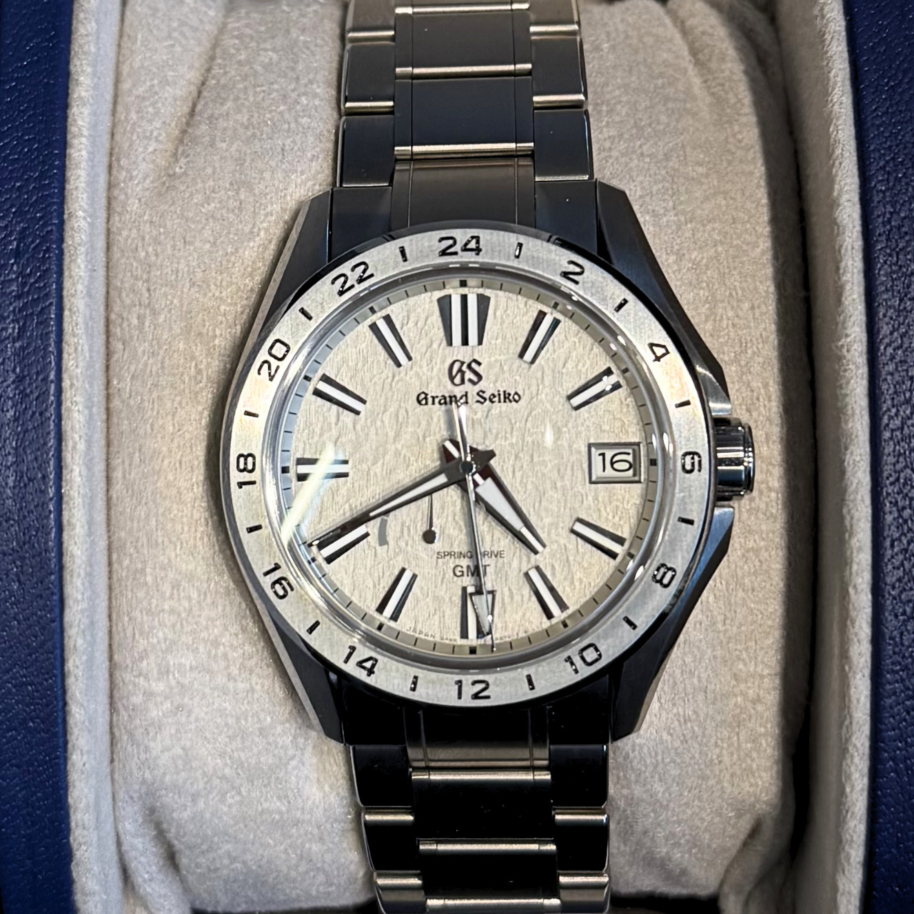 Evolution 9 Spring Drive GMT, SBGE285