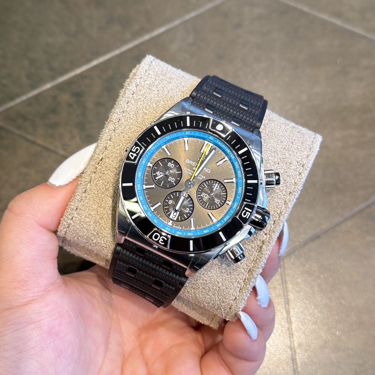 Super Chronomat B01 44, AB01366A1B1S1