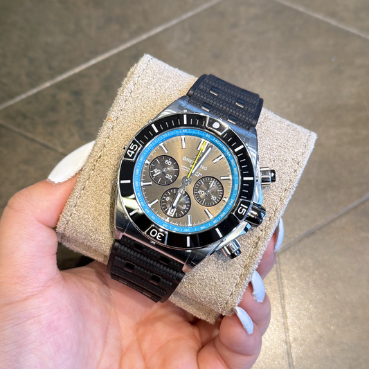 Super Chronomat B01 44, AB01366A1B1S1