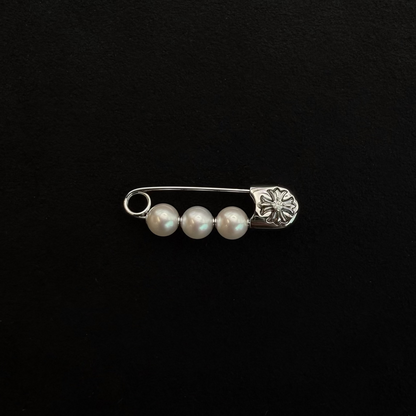 18K White Gold Safety Pin 3 Pearls x MIKIMOTO