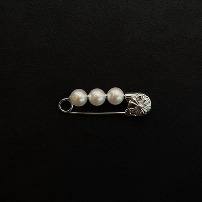 18K White Gold Safety Pin 3 Pearls x MIKIMOTO